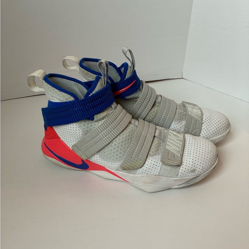 Men’s NIKE LEBRON JAMES Shoes 12